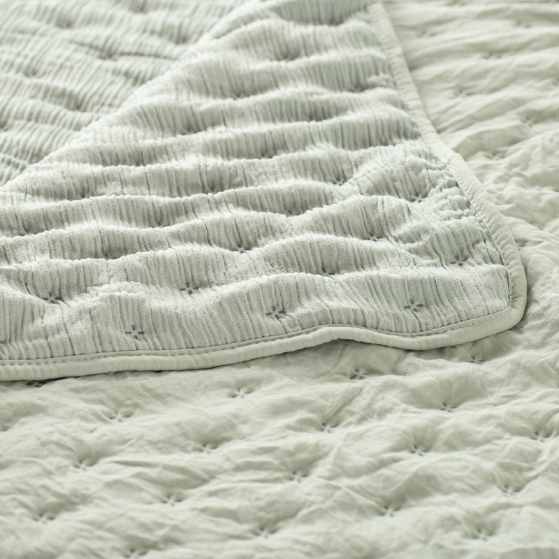 Wrinkle Jacquard Pinsonic Quilt