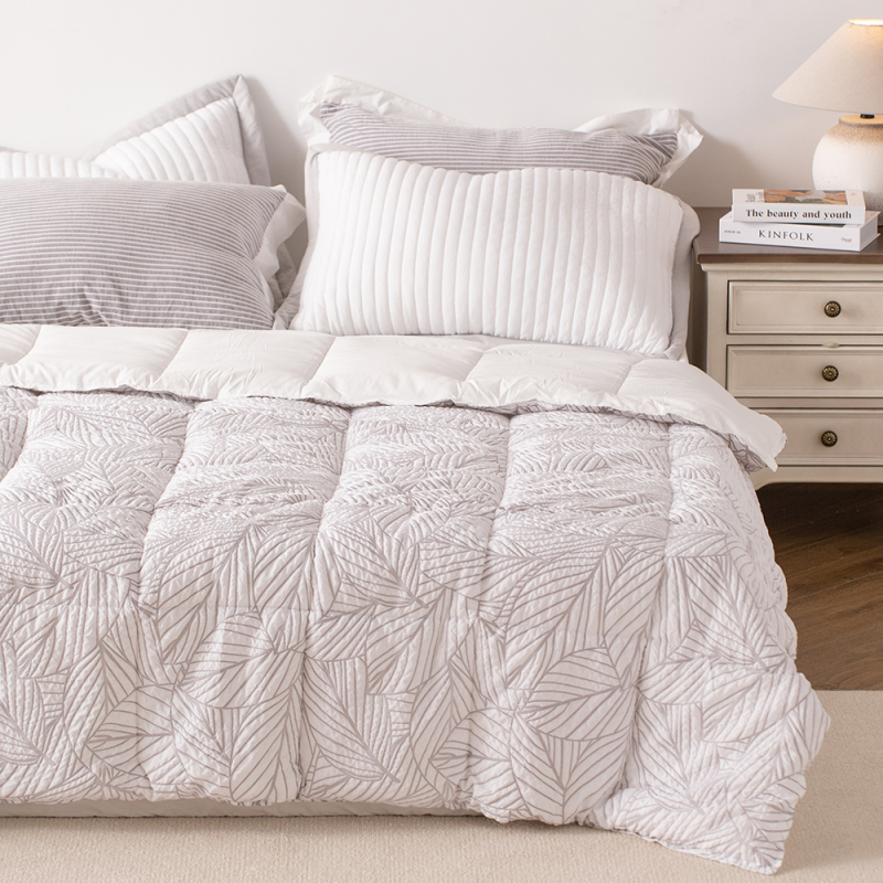 Wrinkle Jacquard Comforter