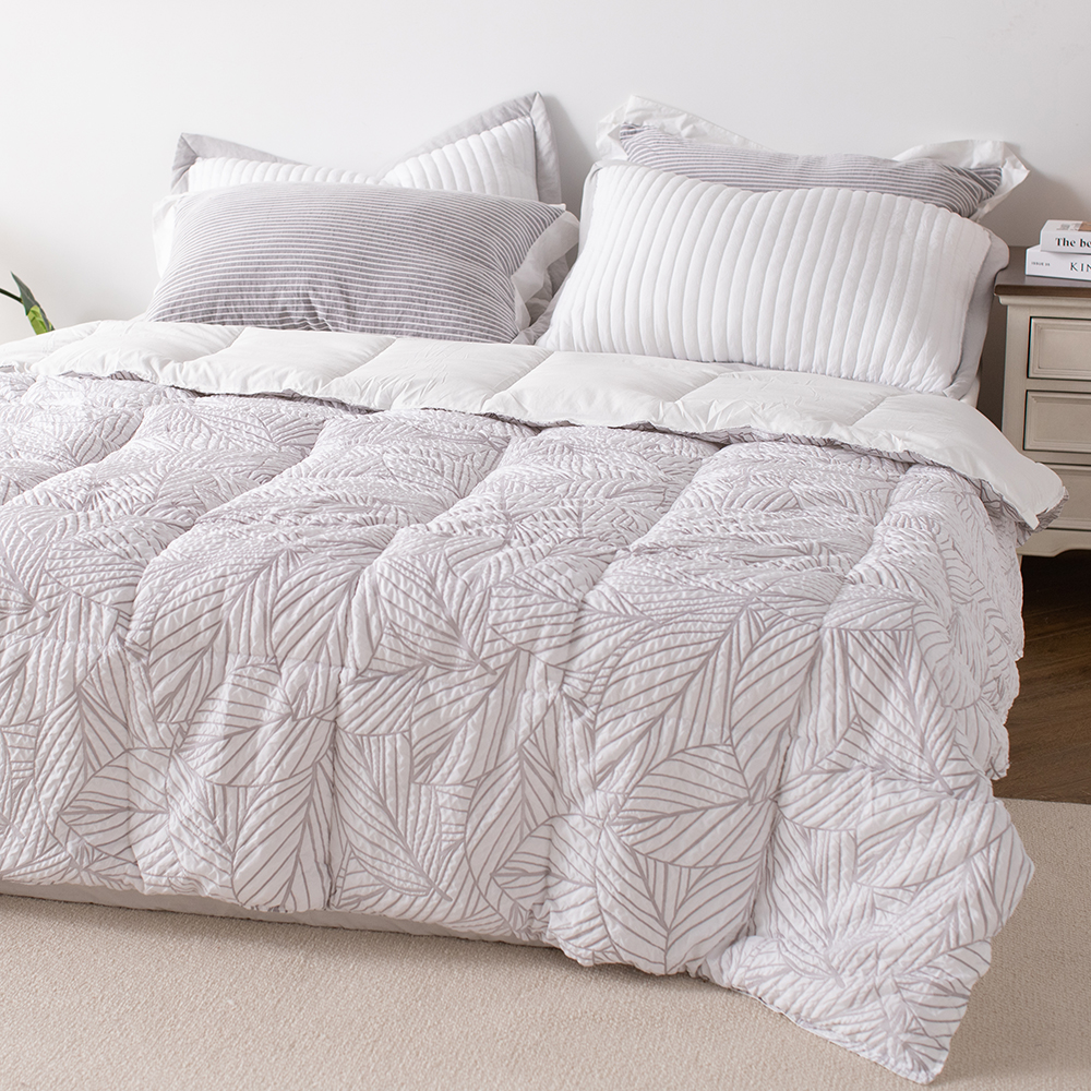 Wrinkle Jacquard Comforter