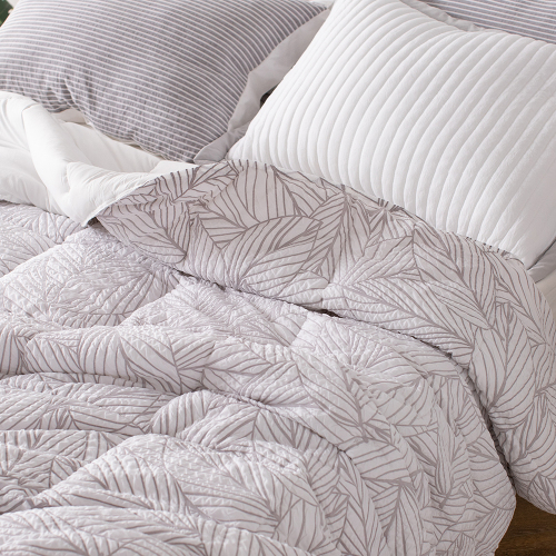 Wrinkle Jacquard Comforter