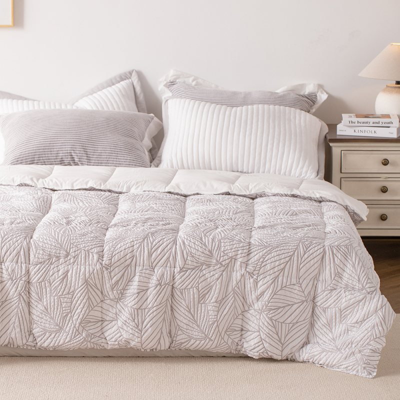 Wrinkle Jacquard Comforter