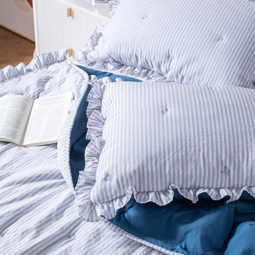 Cation-seersucker Ruffle Quilt Set