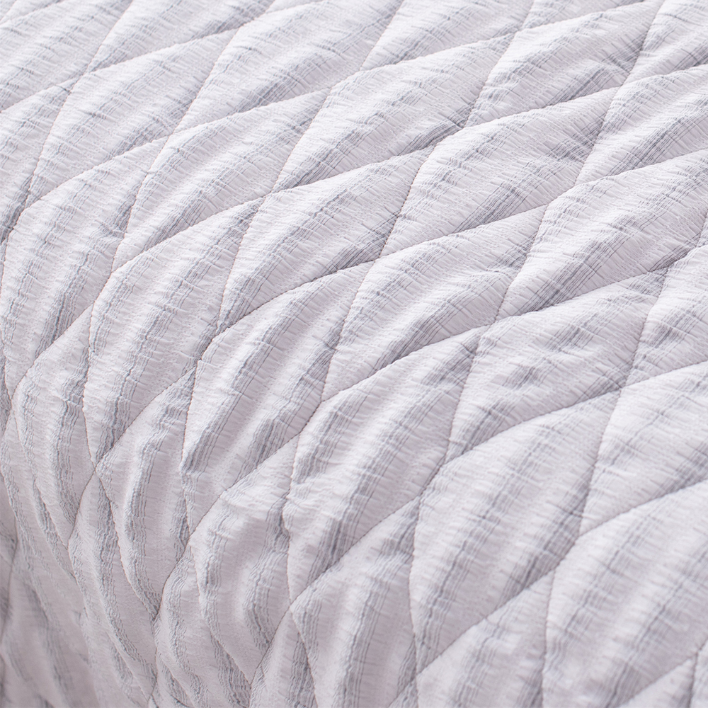 Yarn-dyed Wrinkle Jacquard Quilt Set