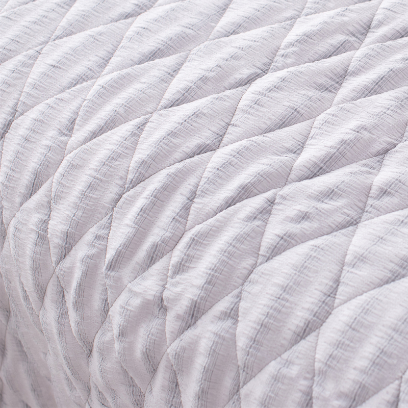 Yarn-dyed Wrinkle Jacquard Quilt Set