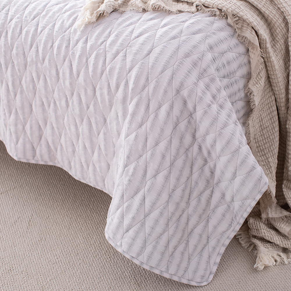 Yarn-dyed Wrinkle Jacquard Quilt Set