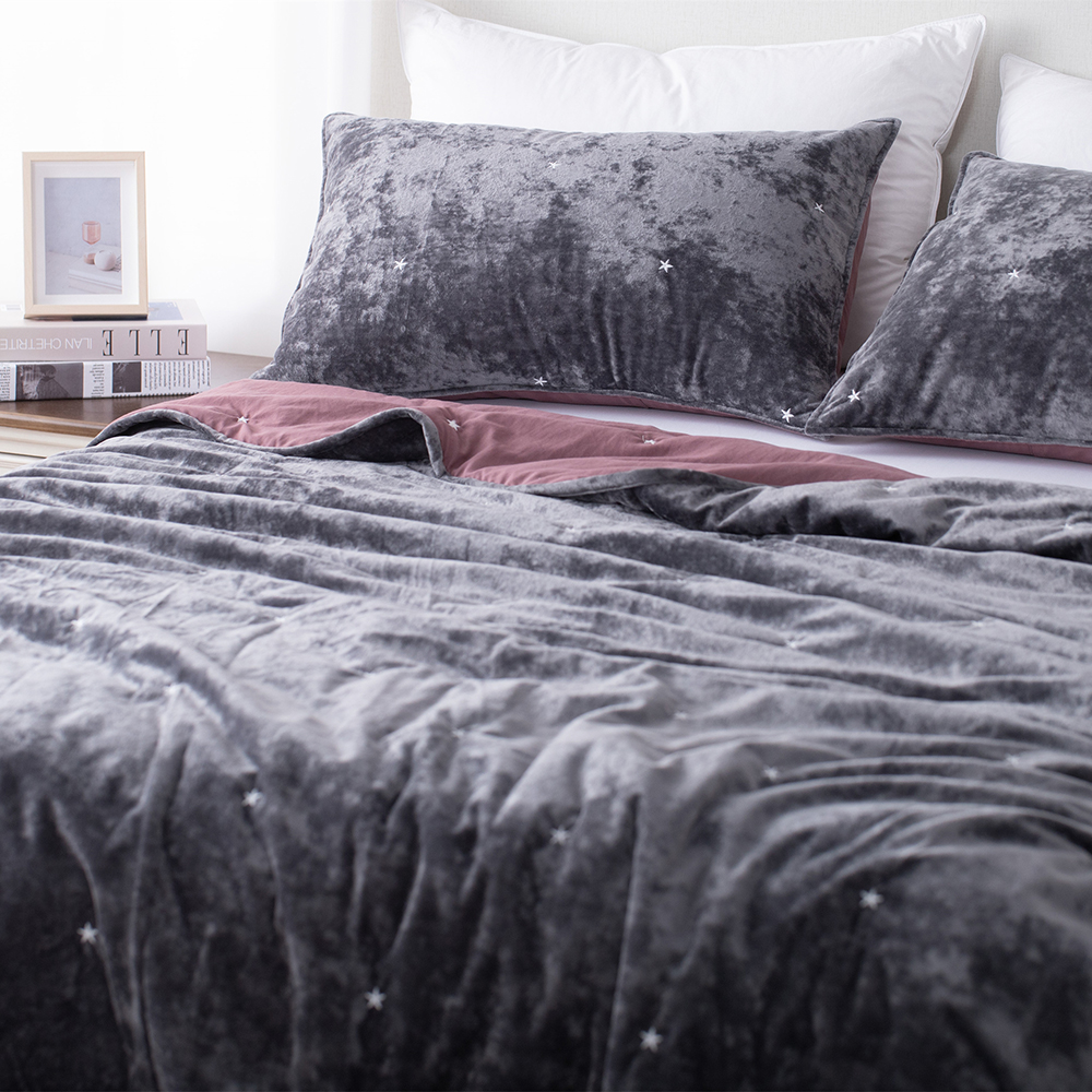 Ice Velvet Quilt Set
