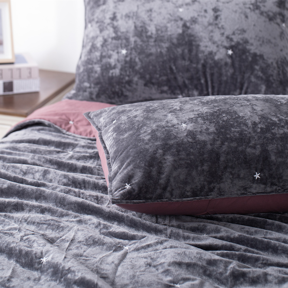 Ice Velvet Quilt Set