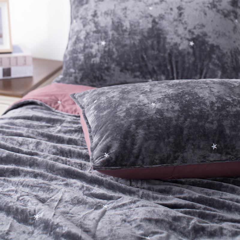 Ice Velvet Quilt Set