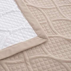 Corduroy Pinsonic Quilt