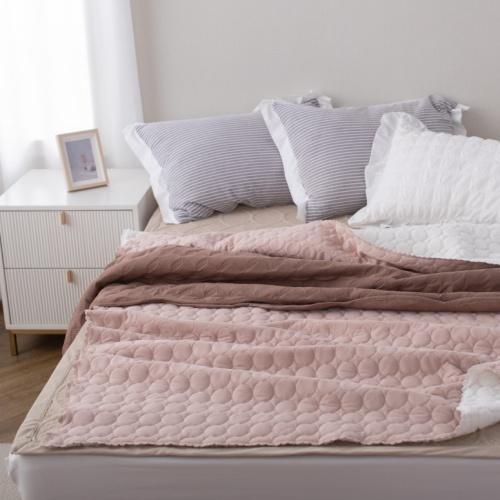 Corduroy Pinsonic Quilt