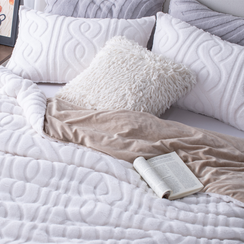 Jacquard Sherpa Comforter