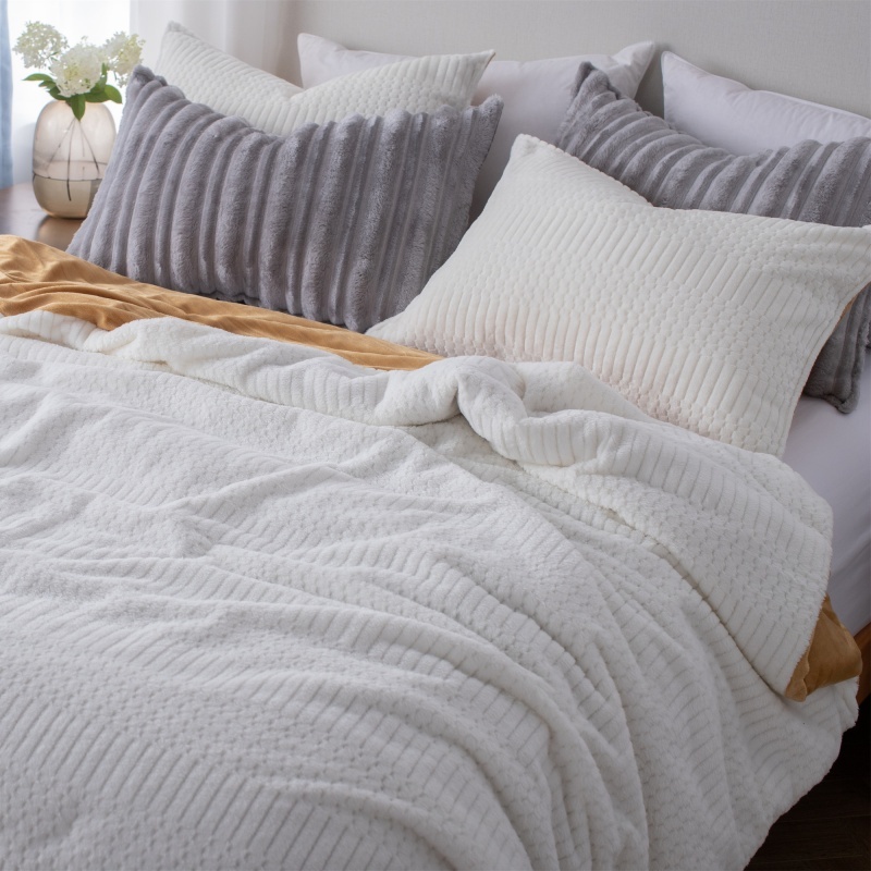 Jacquard Flannel Comforter