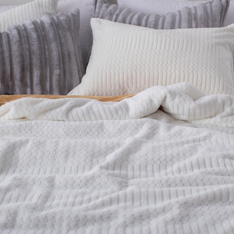 Jacquard Flannel Comforter