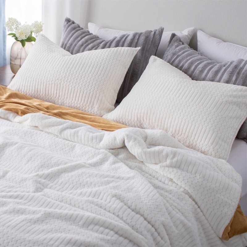 Jacquard Flannel Comforter