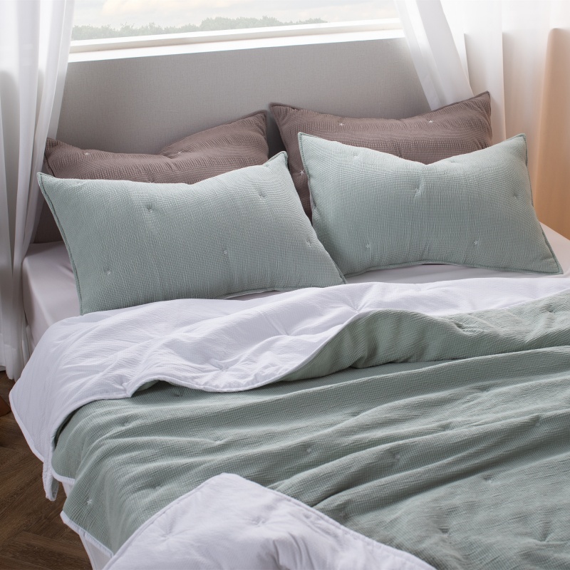 Crinkled Corduroy Embroidered Quilt