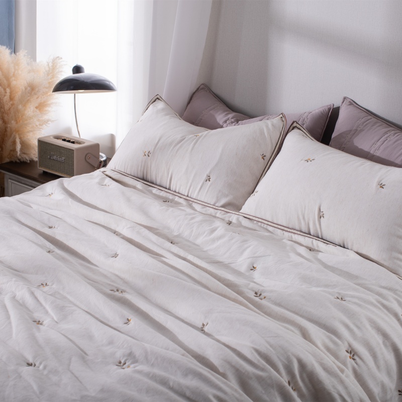 Poly-linen Blended Quilt with Embroidered Lace Trim