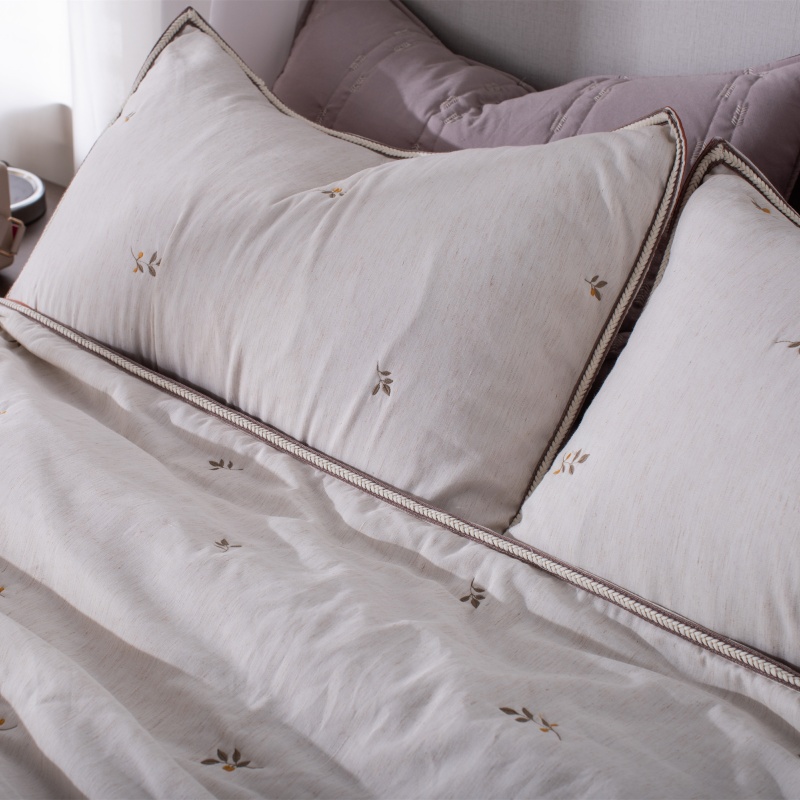 Poly-linen Blended Quilt with Embroidered Lace Trim