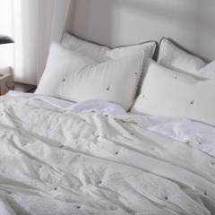 Cotton-Feel Seersucker Embroidered Quilt