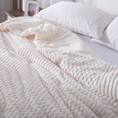 Dual Pattern Jacquard Flannel Comforter