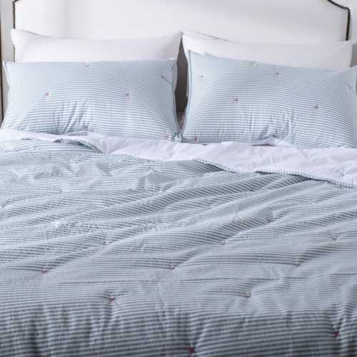 Cationic Yarn-Dyed Embroidered Seersucker Quilt