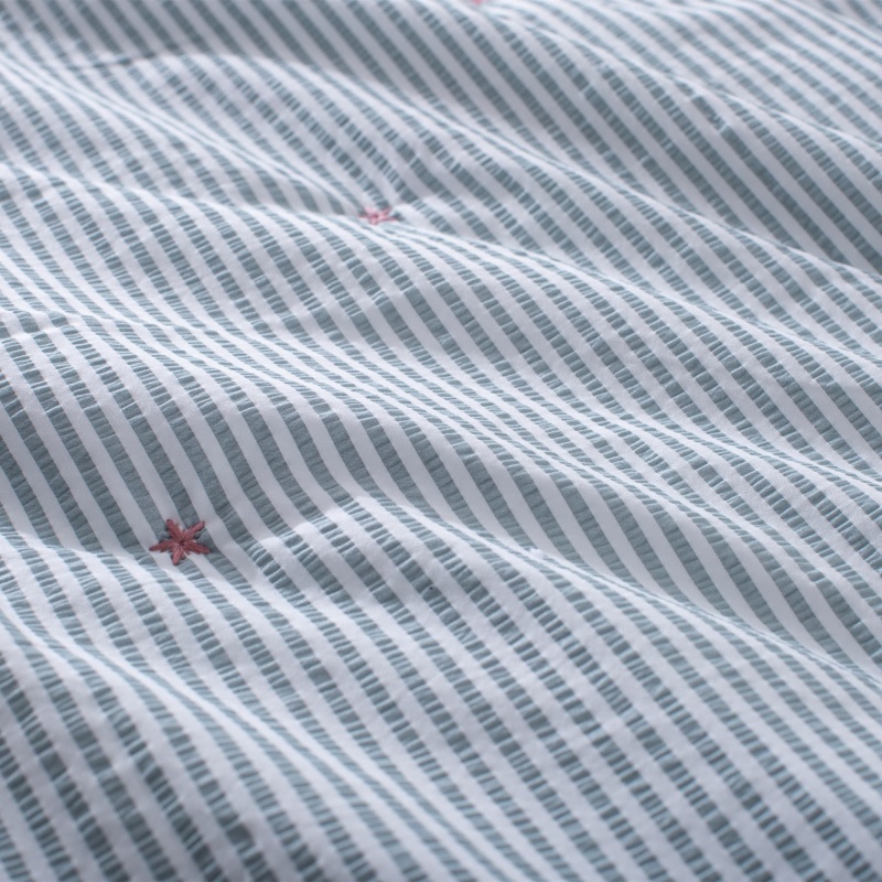 Cationic Yarn-Dyed Embroidered Seersucker Quilt