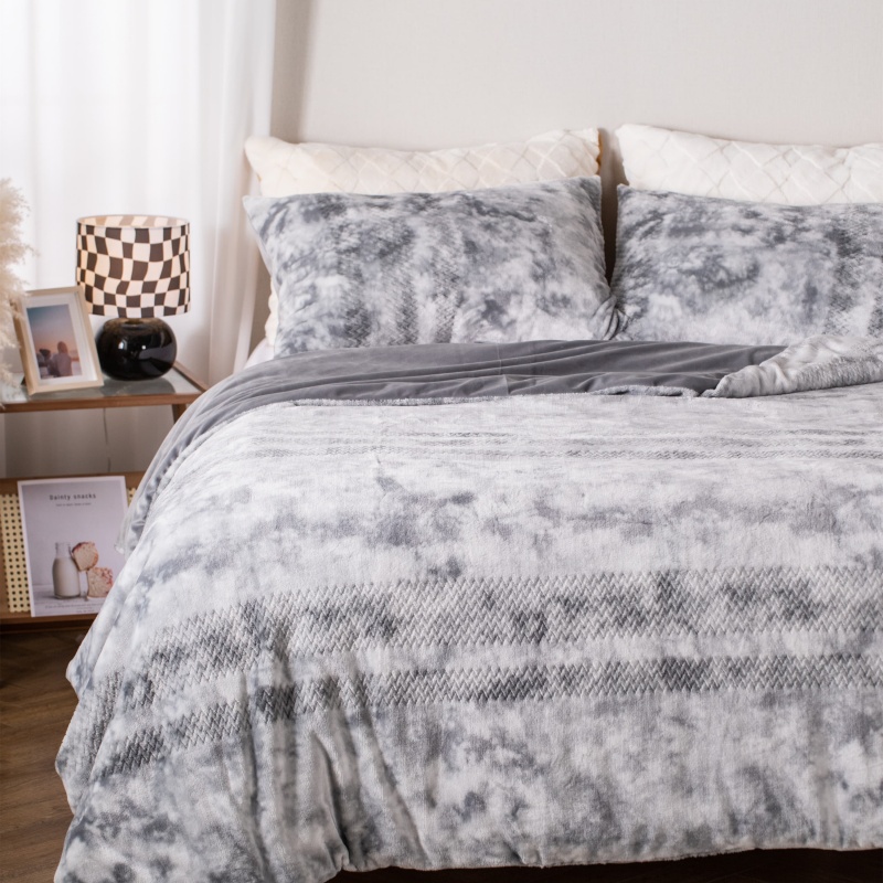 AB Yarn Burnout Printed Flannel Comforter