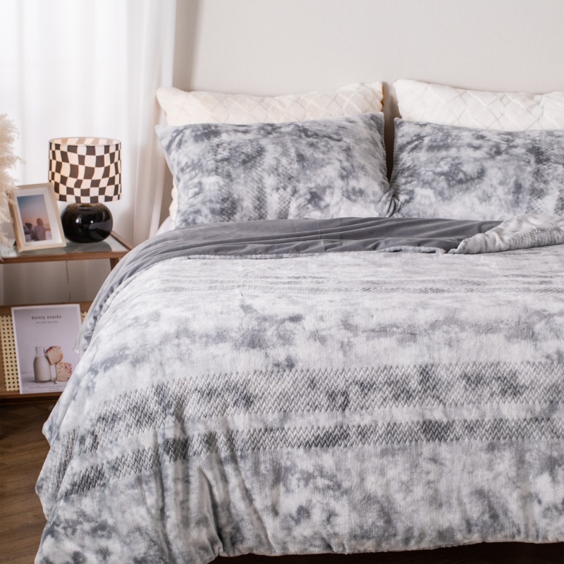 AB Yarn Burnout Printed Flannel Comforter