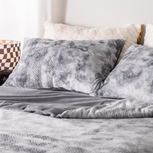 AB Yarn Burnout Printed Flannel Comforter
