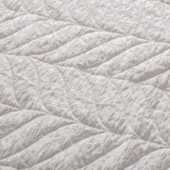 Floral Jacquard Quilted Quilt 100% Polyester
