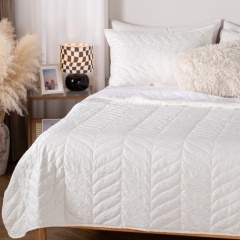 Floral Jacquard Quilted Quilt 100% Polyester
