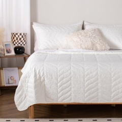 Floral Jacquard Quilted Quilt 100% Polyester