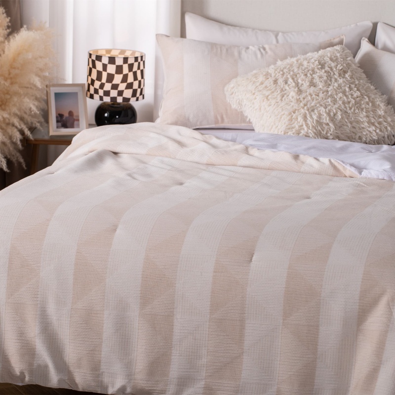 Poly–Spandex Yarn-Dyed Jacquard Crinkle Quilt