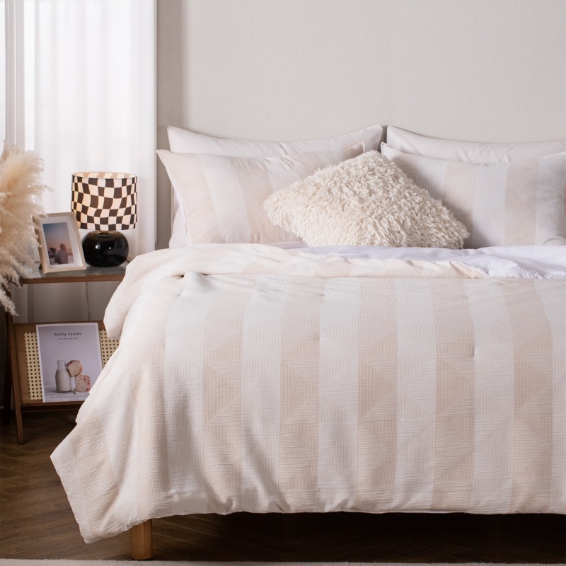 Poly–Spandex Yarn-Dyed Jacquard Crinkle Quilt