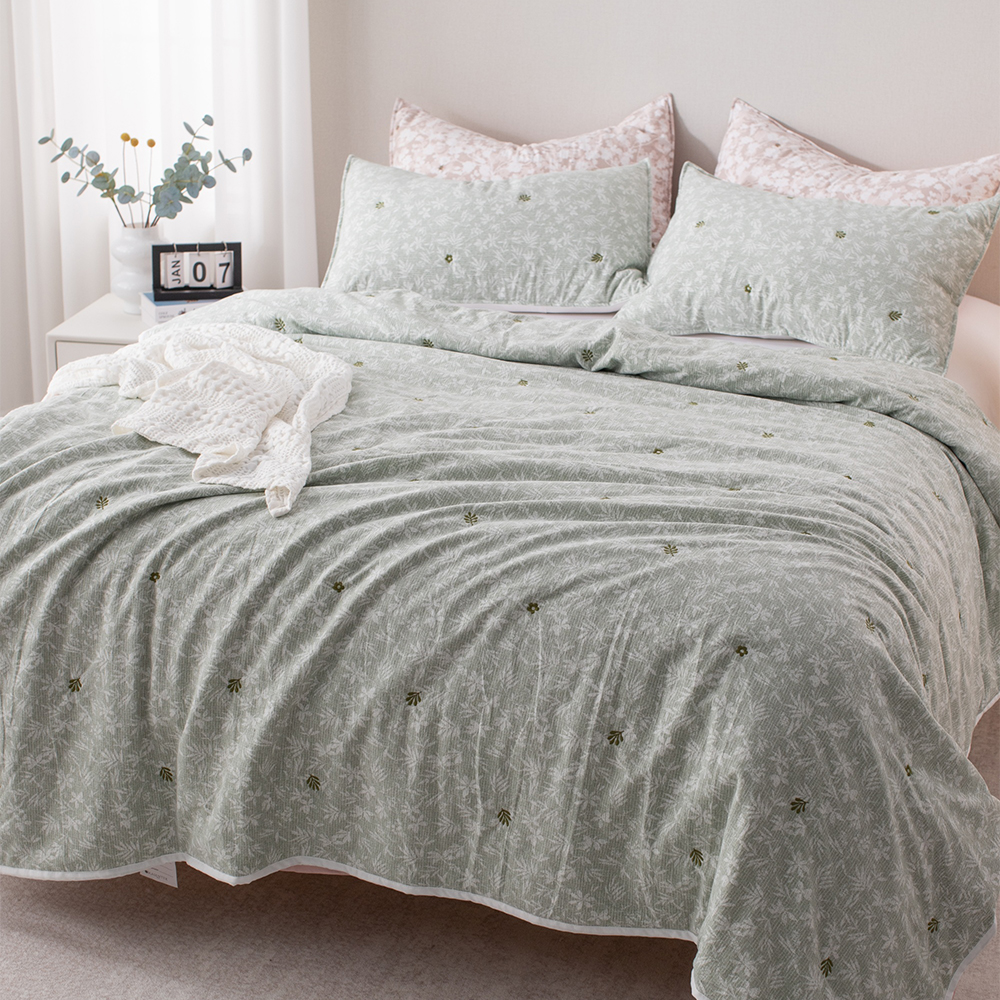 Linen-look Embroidered Quilt