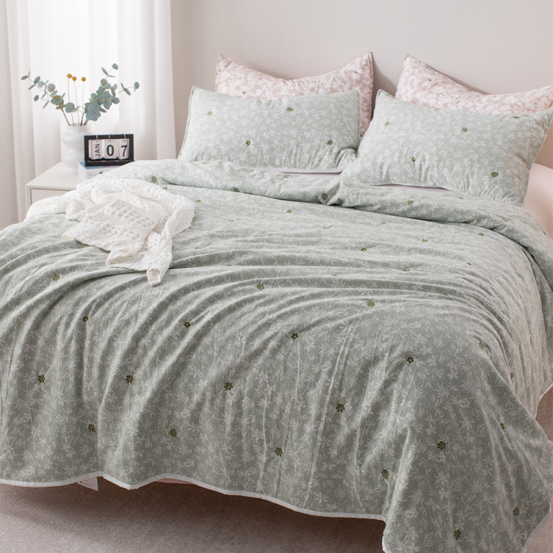 Linen-look Embroidered Quilt
