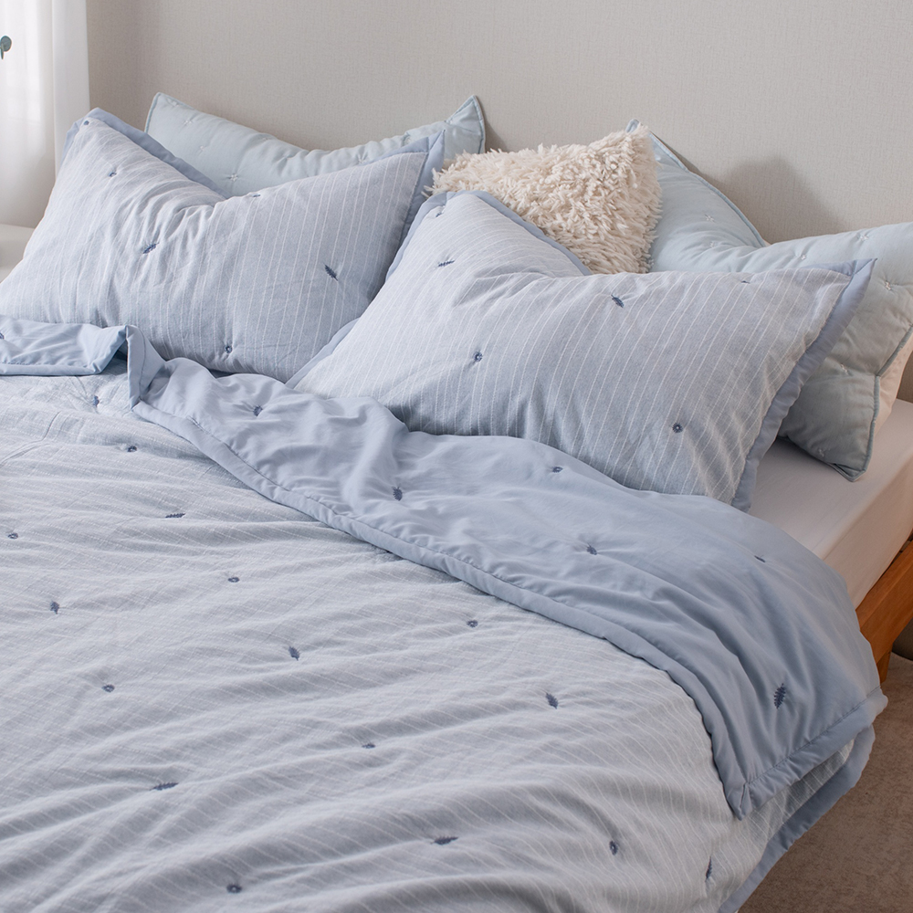 Yarn-dyed Faux Cotton-linen Embroidery Quilt