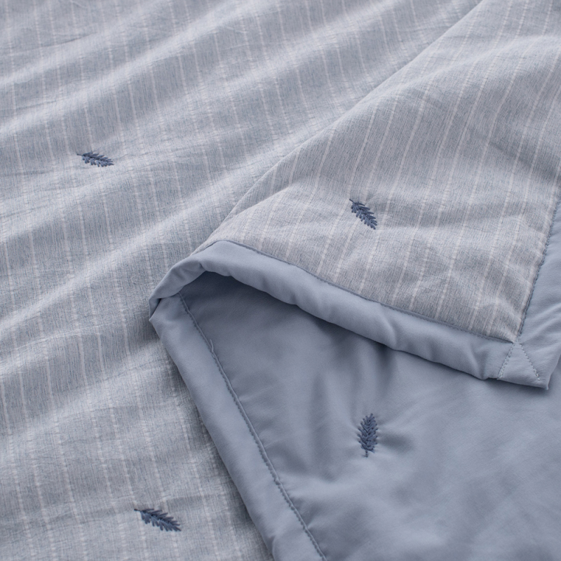 Yarn-dyed Faux Cotton-linen Embroidery Quilt