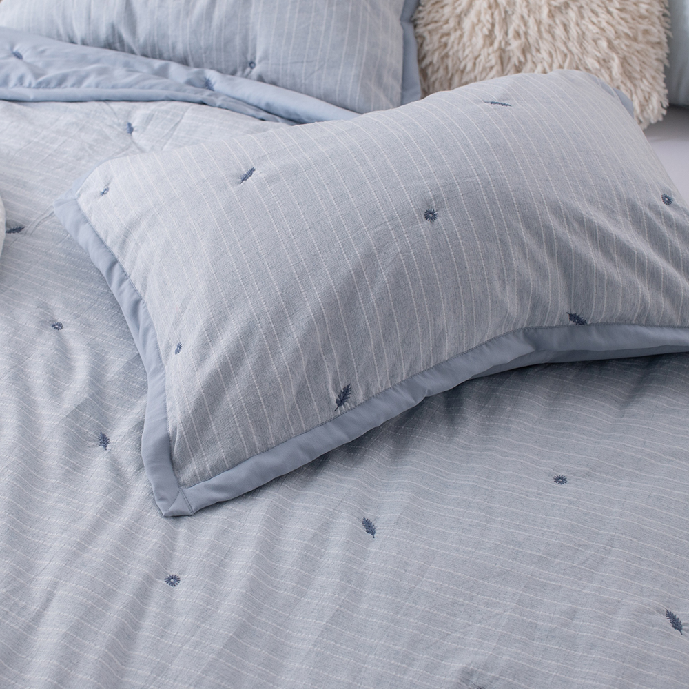 Yarn-dyed Faux Cotton-linen Embroidery Quilt