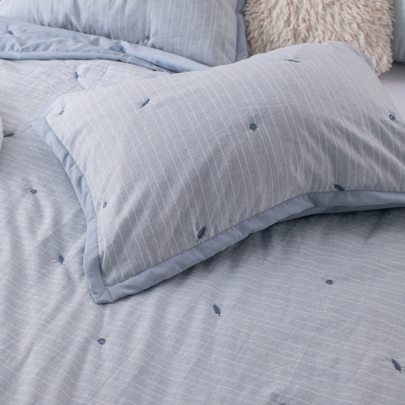 Yarn-dyed Faux Cotton-linen Embroidery Quilt