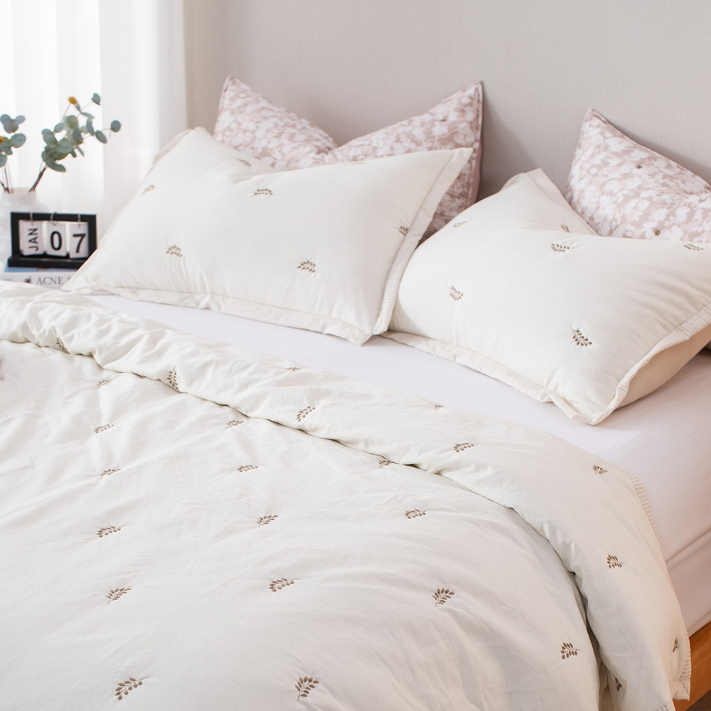 Faux Linen Embroidery Quilt