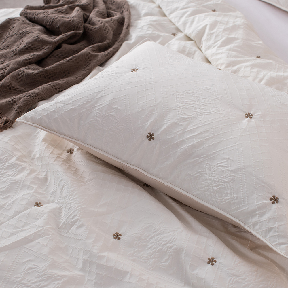 Jacquard Polyester quilted quilt set