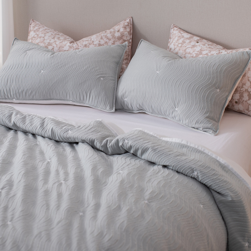 Rippled Texture Velvet Quilted Quilt
