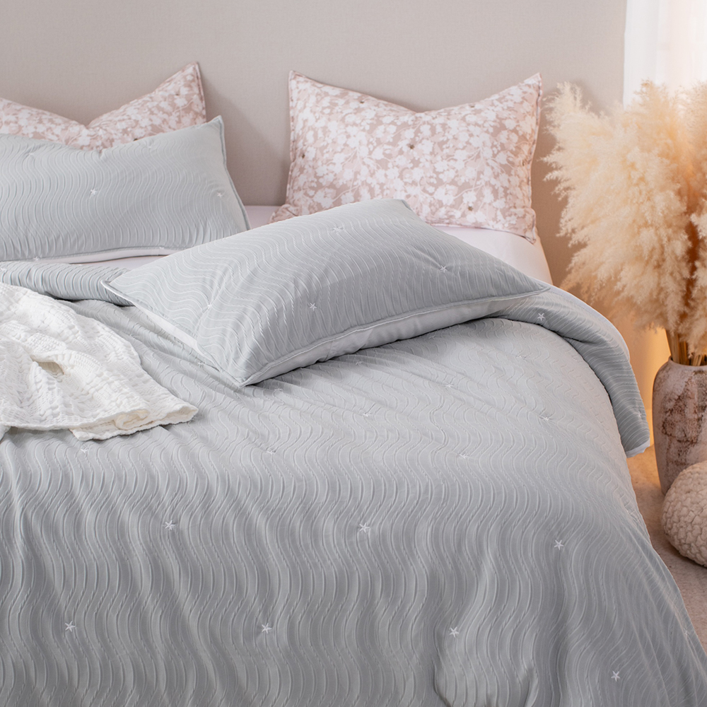Rippled Texture Velvet Quilted Quilt