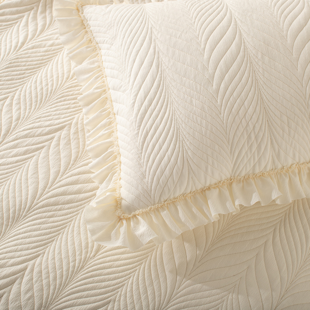 Ruffled Seersucker Quilted Quilt 100% Polyester