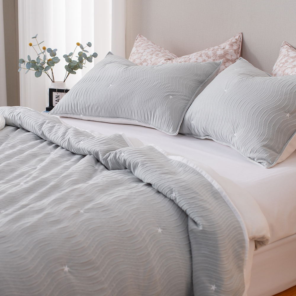 Rippled Texture Velvet Quilted Quilt