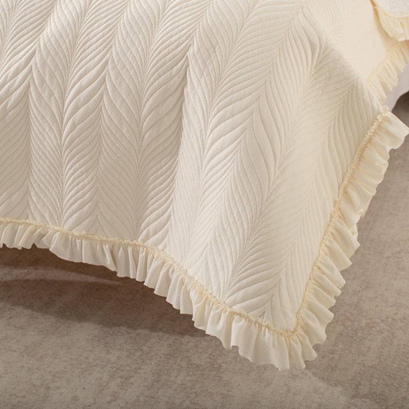 Ruffled Seersucker Quilted Quilt 100% Polyester