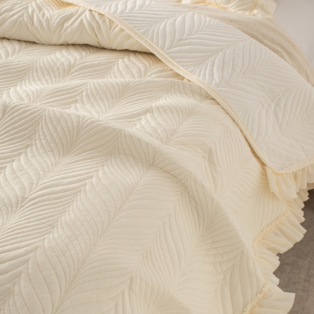 Ruffled Seersucker Quilted Quilt 100% Polyester