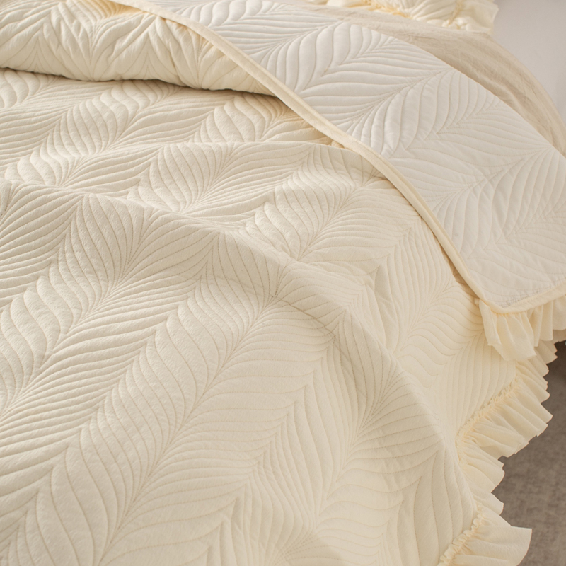 Ruffled Seersucker Quilted Quilt 100% Polyester