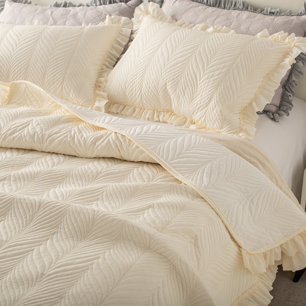 Ruffled Seersucker Quilted Quilt 100% Polyester