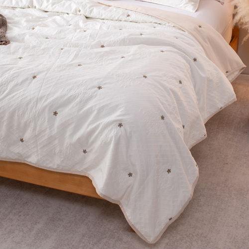 Jacquard Polyester quilted quilt set